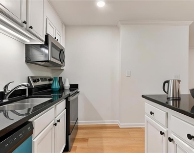 5095 Roswell Road - Photo Thumbnail 14
