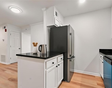 5095 Roswell Road - Photo Thumbnail 12