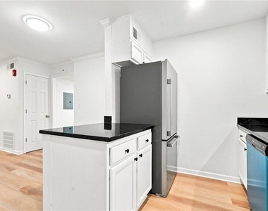 5095 Roswell Road - Photo Thumbnail 13