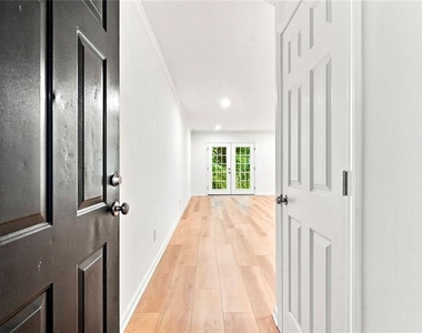 5095 Roswell Road - Photo Thumbnail 1
