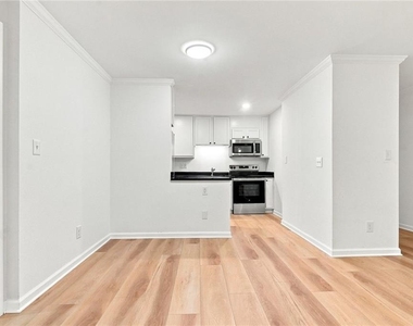 5095 Roswell Road - Photo Thumbnail 9