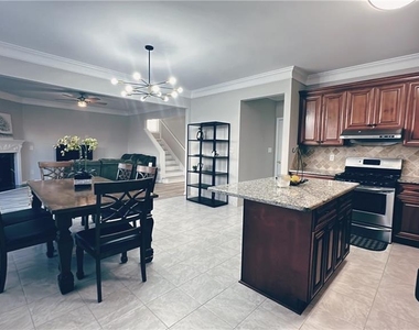 3295 Briaroak Drive - Photo Thumbnail 7