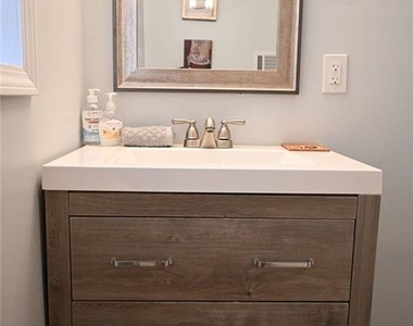 994 Overbrook Circle - Photo Thumbnail 7
