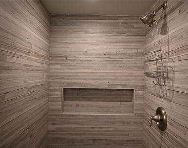 994 Overbrook Circle - Photo Thumbnail 10