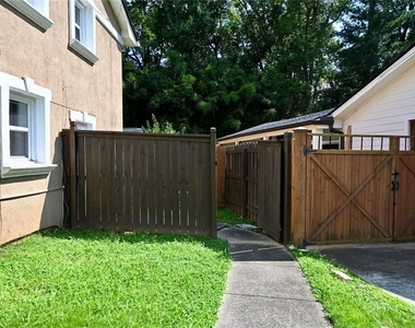 994 Overbrook Circle - Photo Thumbnail 21