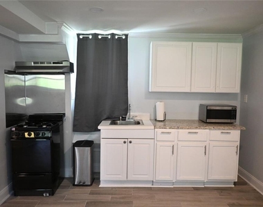 994 Overbrook Circle - Photo Thumbnail 3