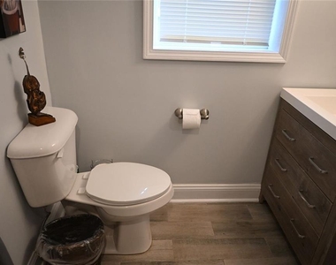 994 Overbrook Circle - Photo Thumbnail 11