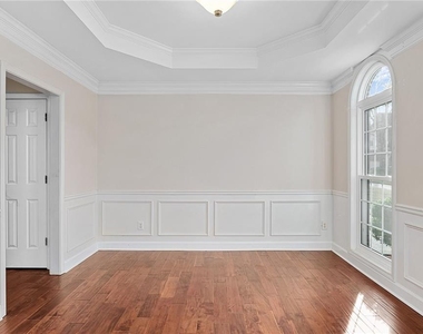 560 Kimball Crest Court - Photo Thumbnail 4