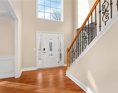 560 Kimball Crest Court - Photo Thumbnail 3