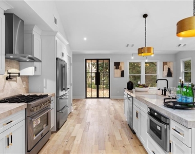 1217 Fairfield Drive - Photo Thumbnail 2