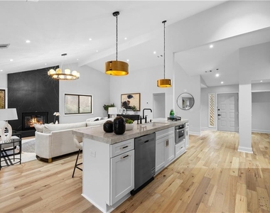 1217 Fairfield Drive - Photo Thumbnail 3