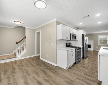 1528 Paces Ferry North Drive - Photo Thumbnail 5