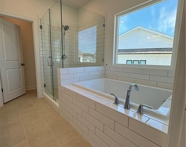 1112 Larkin Drive - Photo Thumbnail 6