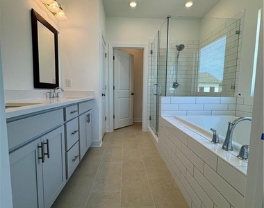 1112 Larkin Drive - Photo Thumbnail 4