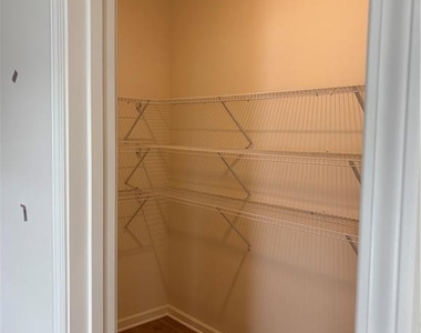 329 Bloomfield Circle - Photo Thumbnail 7
