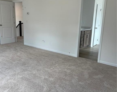 329 Bloomfield Circle - Photo Thumbnail 9