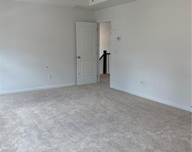 329 Bloomfield Circle - Photo Thumbnail 8