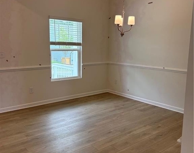 329 Bloomfield Circle - Photo Thumbnail 2