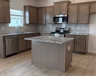 329 Bloomfield Circle - Photo Thumbnail 4