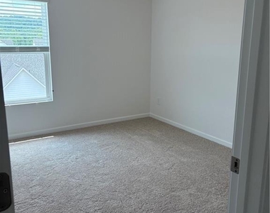 329 Bloomfield Circle - Photo Thumbnail 17