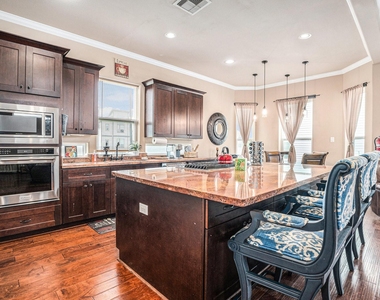 1333 N Meyer Avenue - Photo Thumbnail 10