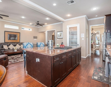 1333 N Meyer Avenue - Photo Thumbnail 13