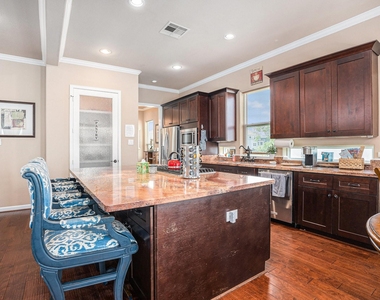 1333 N Meyer Avenue - Photo Thumbnail 12