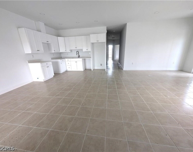 1101 Harold Avenue S - Photo Thumbnail 3