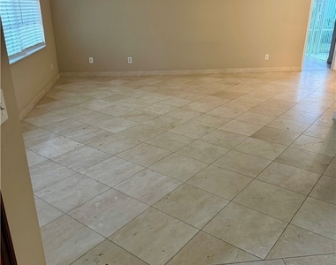 4479 Lakewood Boulevard - Photo Thumbnail 3
