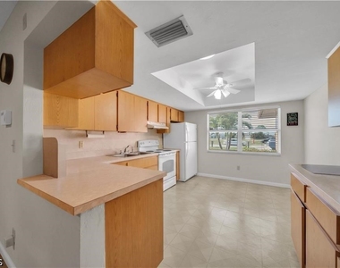 836 Sw Trafalgar Parkway - Photo Thumbnail 4