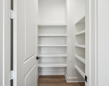 2826 Versailles Oak Lane - Photo Thumbnail 3