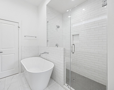 2826 Versailles Oak Lane - Photo Thumbnail 8