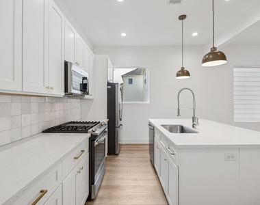 2826 Versailles Oak Lane - Photo Thumbnail 2