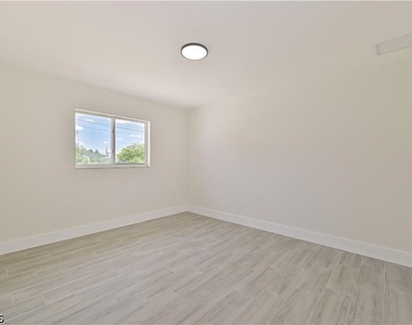 4733 28th Street Sw - Photo Thumbnail 6