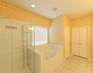407 Groveton Ridge Lane - Photo Thumbnail 14