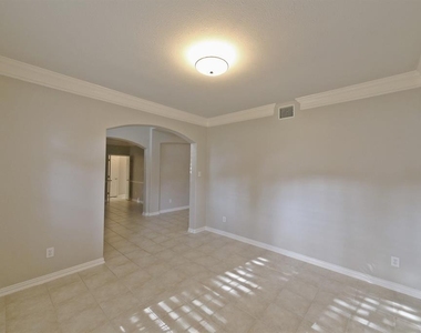407 Groveton Ridge Lane - Photo Thumbnail 7