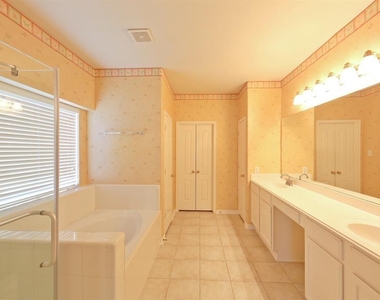 407 Groveton Ridge Lane - Photo Thumbnail 15