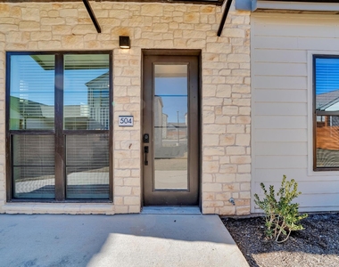 1601-614 Mustang Drive - Photo Thumbnail 2