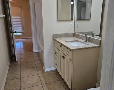 4316 9th Street W - Photo Thumbnail 5