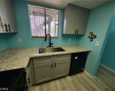 1055 Palm Avenue - Photo Thumbnail 9