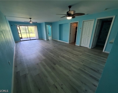 1055 Palm Avenue - Photo Thumbnail 10