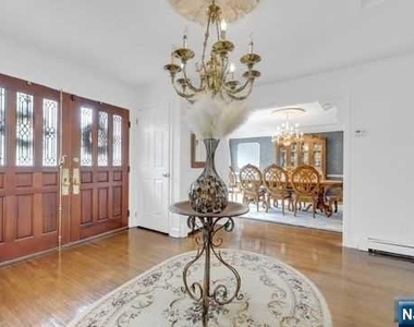60 Ivy - Photo Thumbnail 4