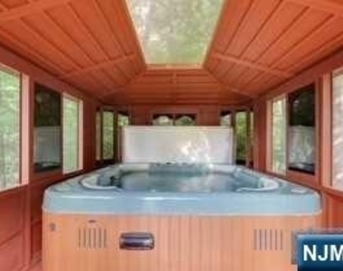 60 Ivy - Photo Thumbnail 48