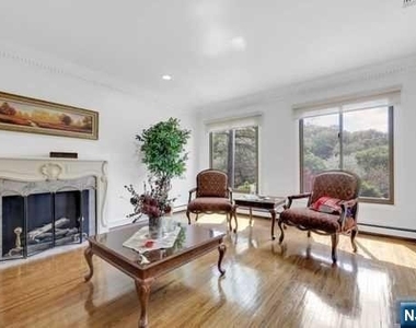 60 Ivy - Photo Thumbnail 6