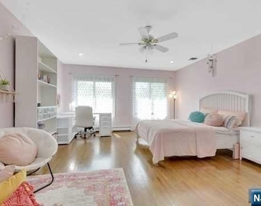 60 Ivy - Photo Thumbnail 29