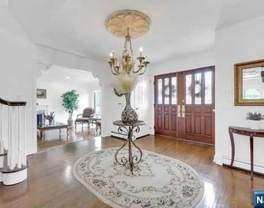 60 Ivy - Photo Thumbnail 5