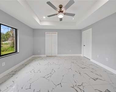 738 Sunrirse Boulevard - Photo Thumbnail 20