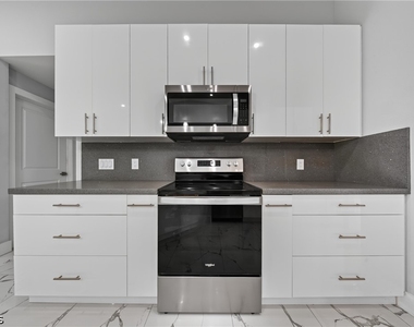 738 Sunrirse Boulevard - Photo Thumbnail 8
