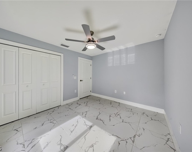 738 Sunrirse Boulevard - Photo Thumbnail 15