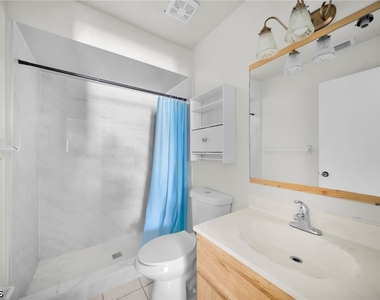517 Se 23rd Place - Photo Thumbnail 11